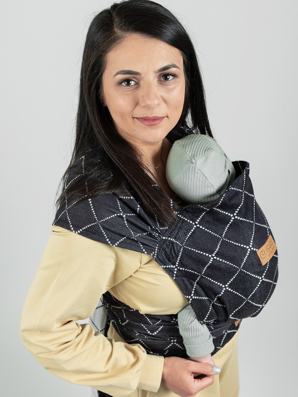 ISARA QuickTie – ērtības un radošuma apvienojums bērna nēsāšanā