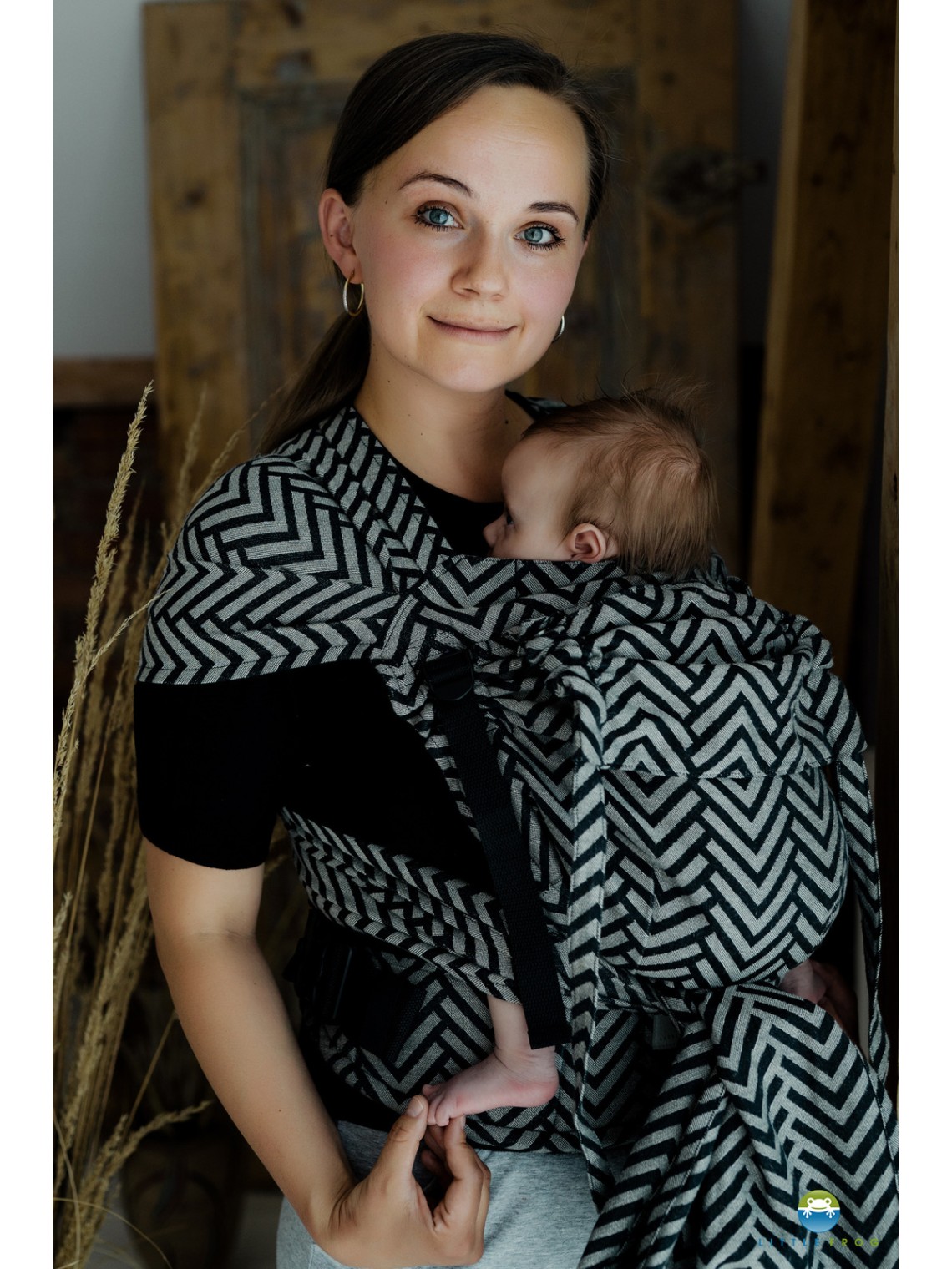 Little Frog Cross Hybrid – ergonomisks pusriņķa slings no dzimšanas