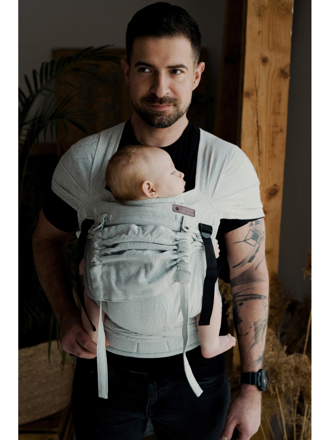 Little Frog Cross Hybrid – ergonomisks pusriņķa slings no dzimšanas