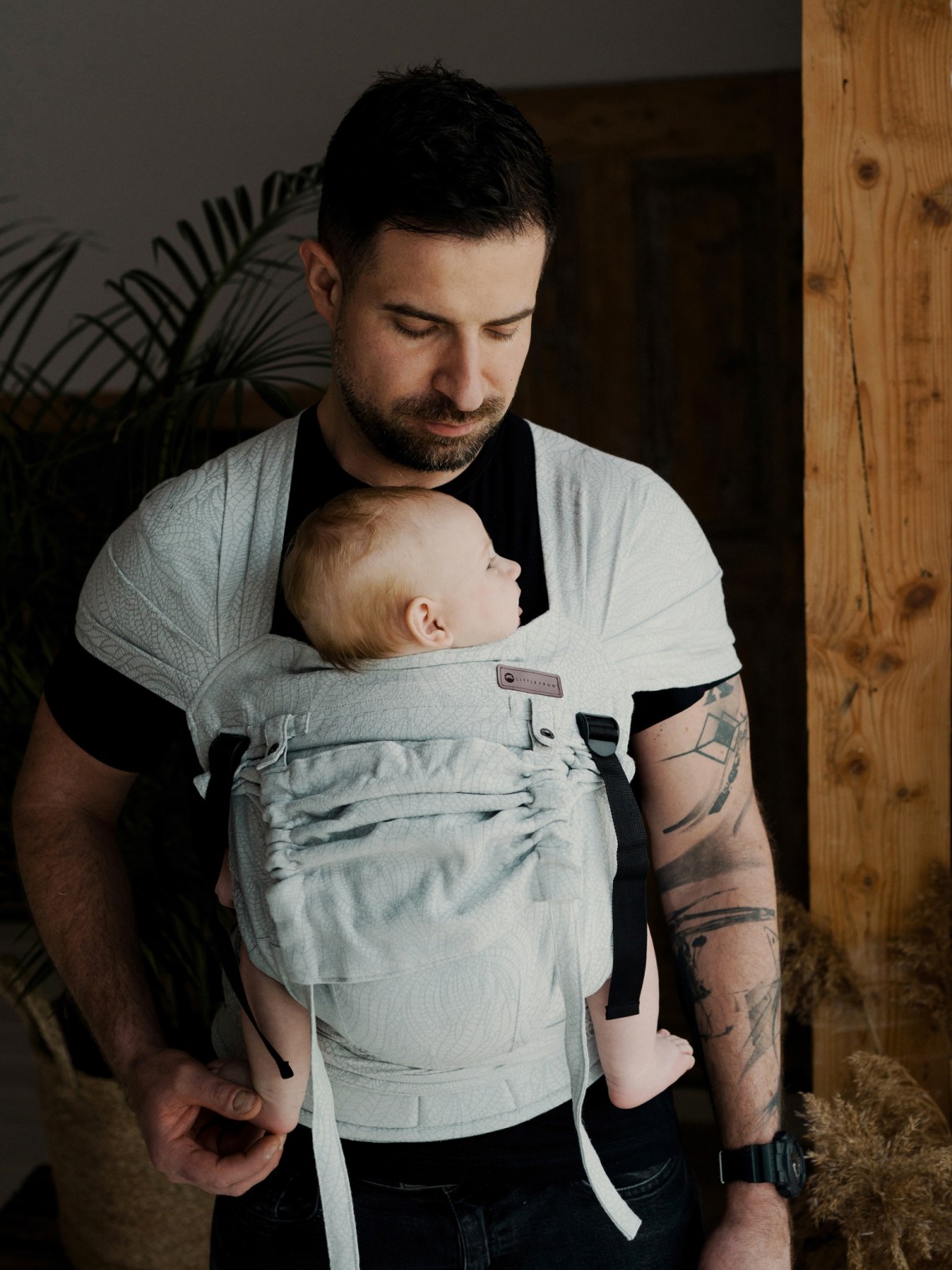 Little Frog Cross Hybrid – ergonomisks pusriņķa slings no dzimšanas