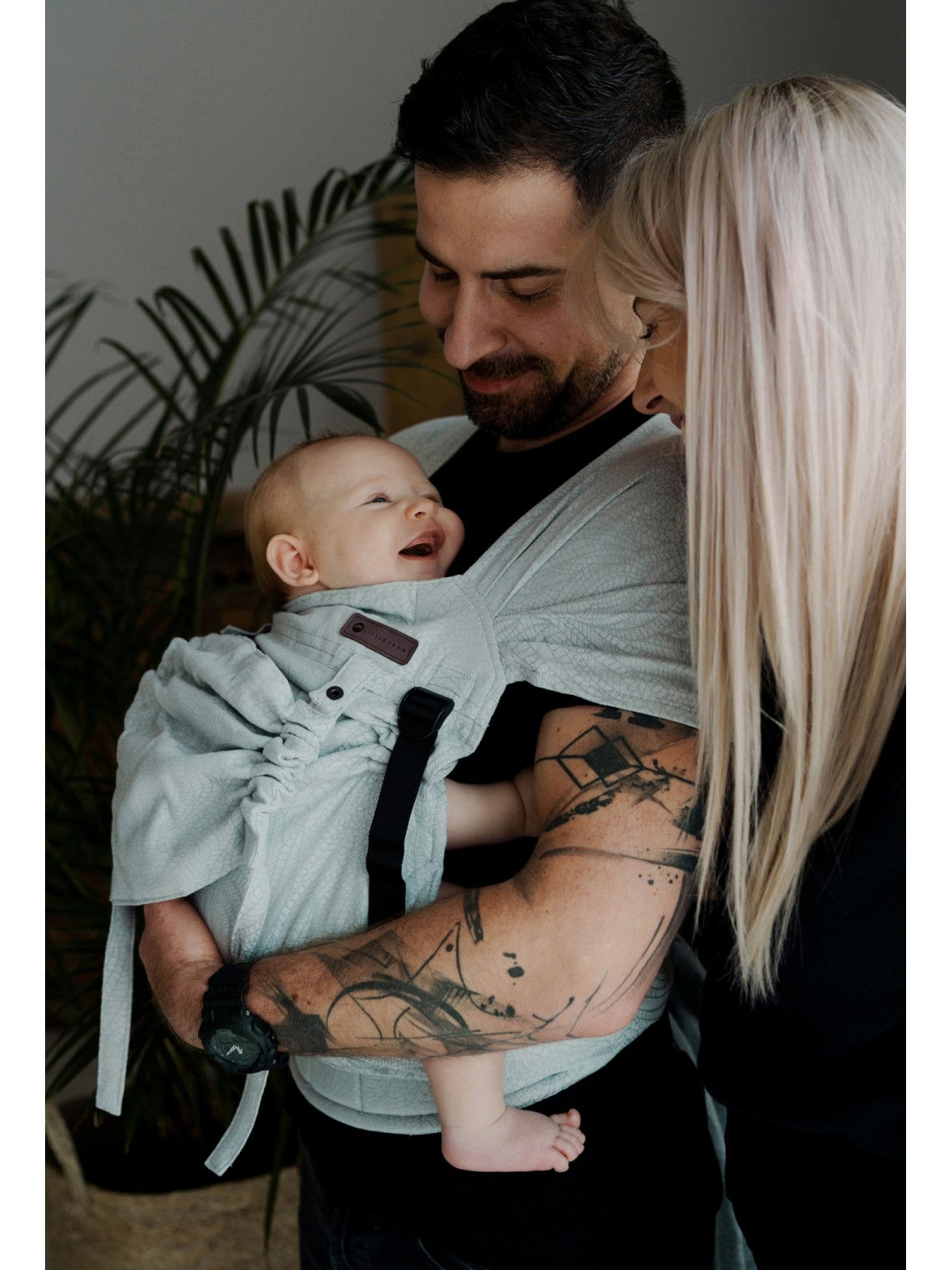 Little Frog Cross Hybrid – ergonomisks pusriņķa slings no dzimšanas
