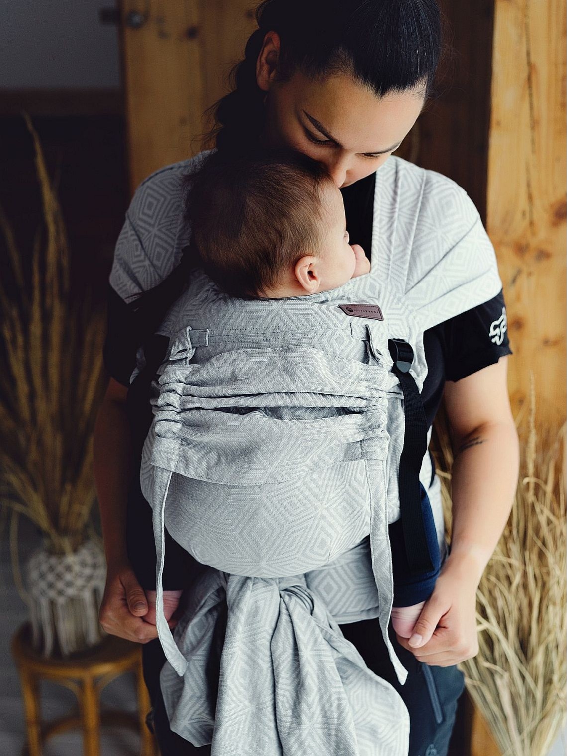 Little Frog Cross Hybrid – ergonomisks pusriņķa slings no dzimšanas