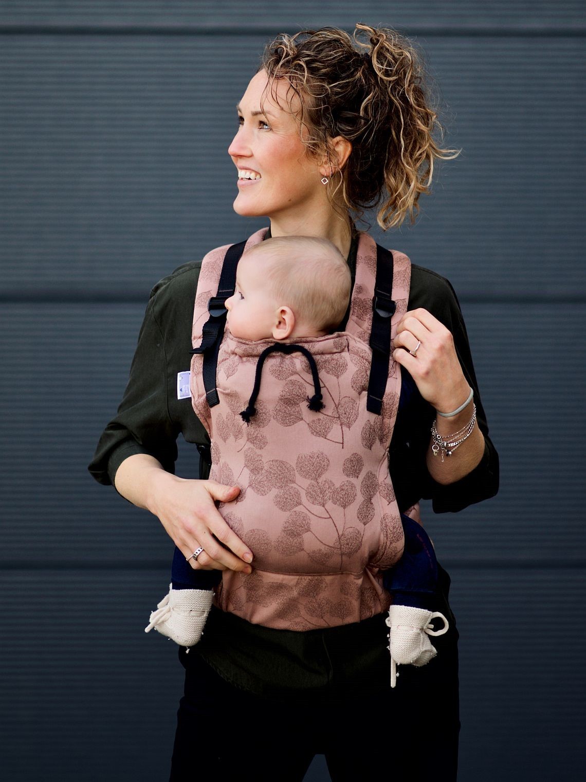 Pure Baby Love Cross & Go – vienkāršs un ērts bērnu slings