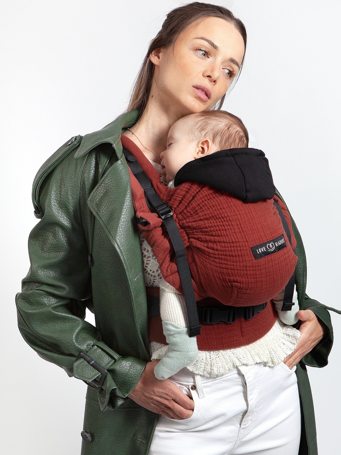 LOVE RADIUS HoodieCarrier 2 – ergonomisks slingis jau no dzimšanas LOVE RADIUS HoodieCarrier 2 – ergonomisks slingis jau no dzimšanas
