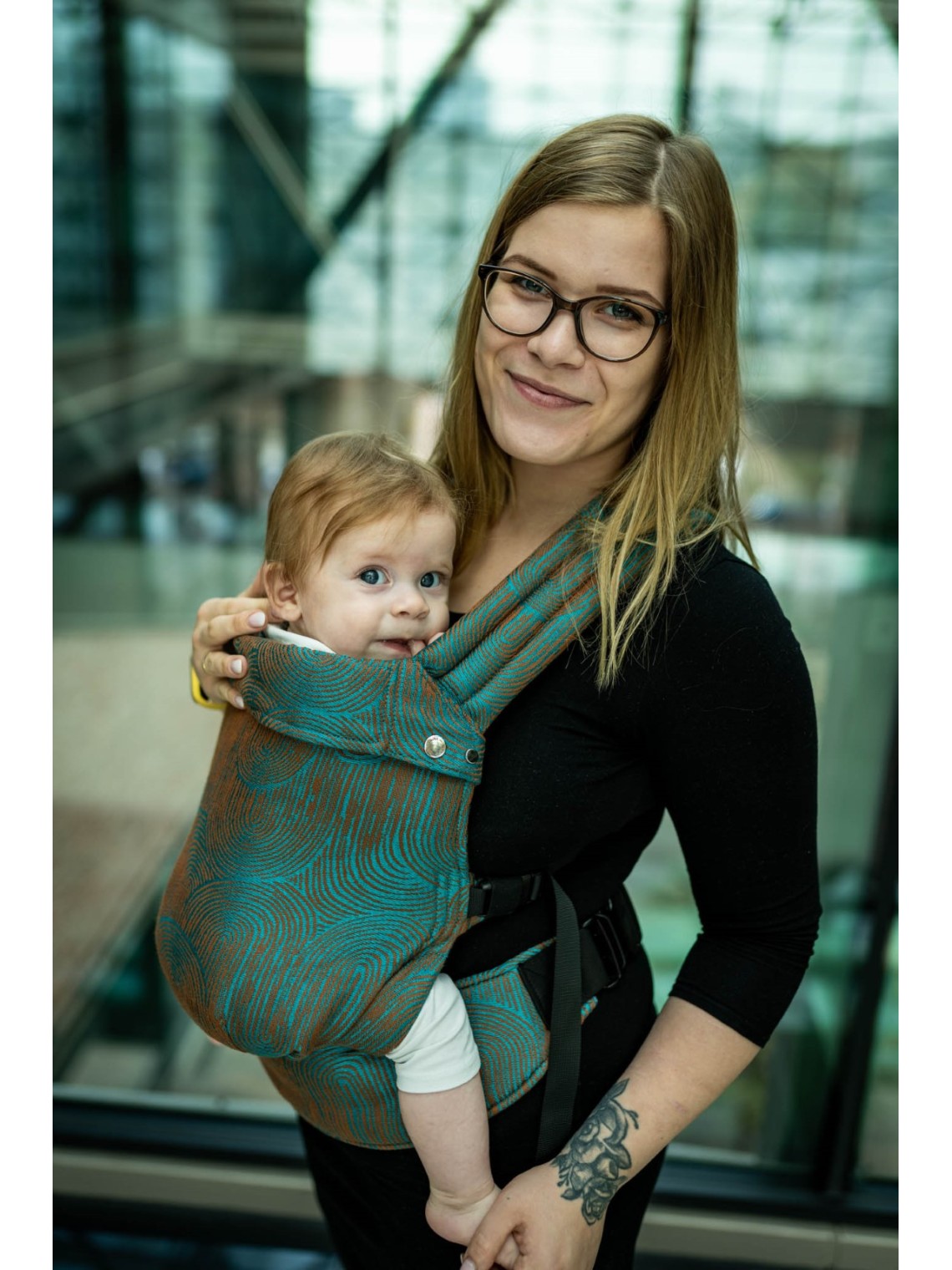 QUSY Standard 2.0 – ergonomisks, regulējams bērnu slings QUSY Standard 2.0 – ergonomisks, regulējams bērnu slings