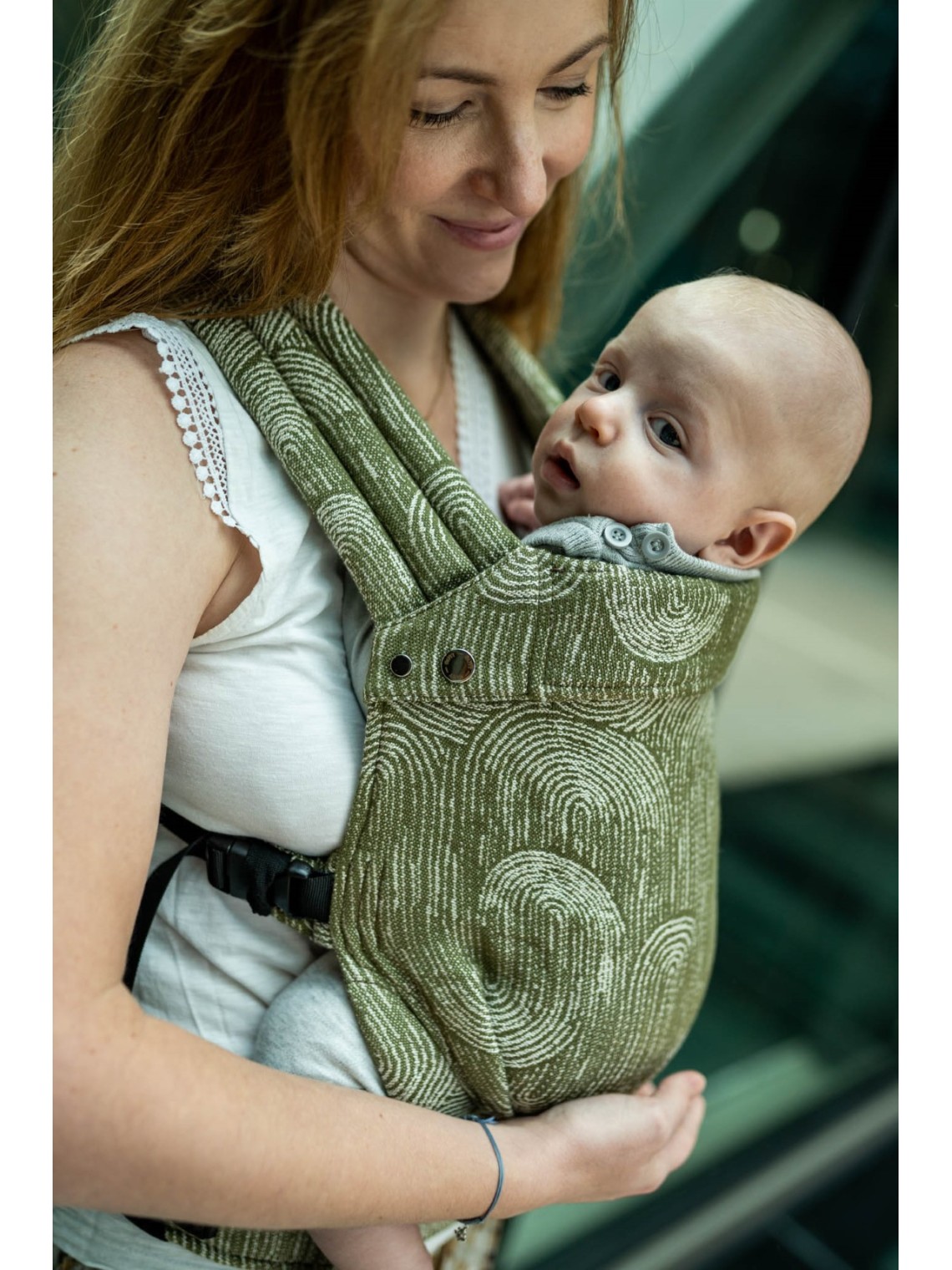 QUSY Standard 2.0 – ergonomisks, regulējams bērnu slings QUSY Standard 2.0 – ergonomisks, regulējams bērnu slings