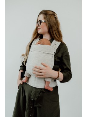 QUSY MINI 2.0 – īpaši viegls un regulējams bērnu slings QUSY MINI 2.0 – īpaši viegls un regulējams bērnu slings