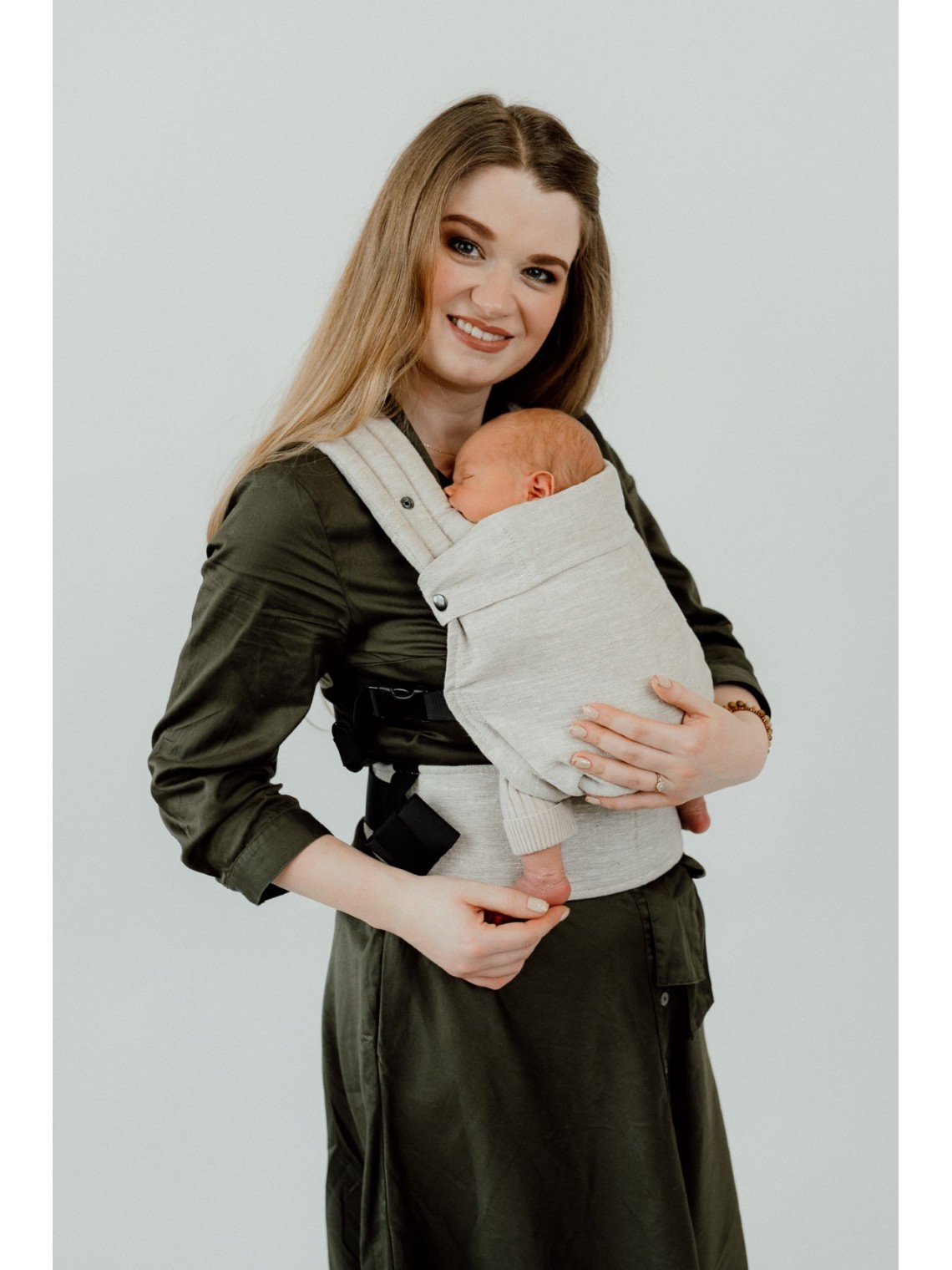 QUSY MINI 2.0 – īpaši viegls un regulējams bērnu slings QUSY MINI 2.0 – īpaši viegls un regulējams bērnu slings