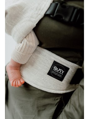 QUSY MINI 2.0 – īpaši viegls un regulējams bērnu slings QUSY MINI 2.0 – īpaši viegls un regulējams bērnu slings