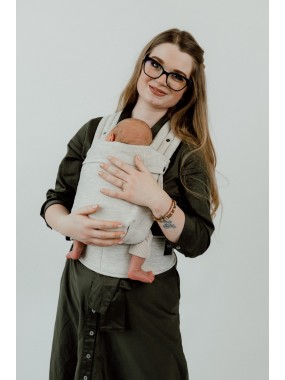 QUSY MINI 2.0 – īpaši viegls un regulējams bērnu slings QUSY MINI 2.0 – īpaši viegls un regulējams bērnu slings