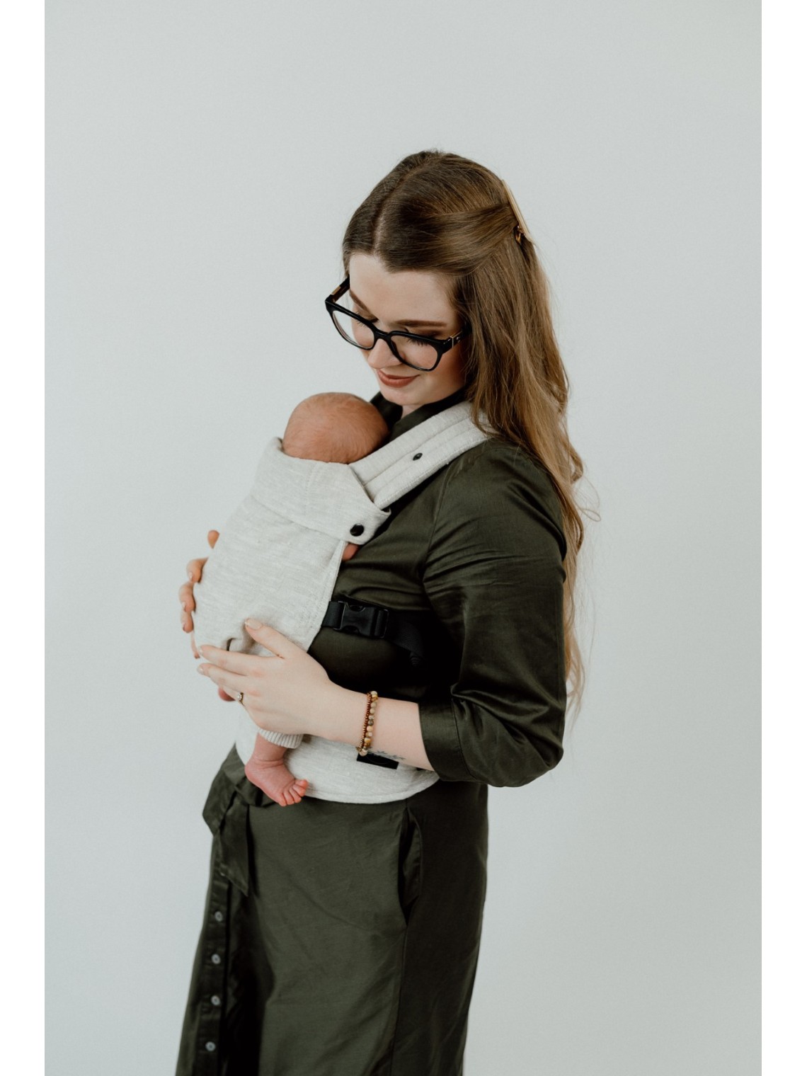 QUSY MINI 2.0 – īpaši viegls un regulējams bērnu slings QUSY MINI 2.0 – īpaši viegls un regulējams bērnu slings