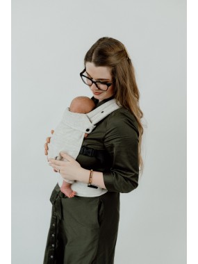 QUSY MINI 2.0 – īpaši viegls un regulējams bērnu slings QUSY MINI 2.0 – īpaši viegls un regulējams bērnu slings