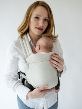 QUSY MINI 2.0 – īpaši viegls un regulējams bērnu slings QUSY MINI 2.0 – īpaši viegls un regulējams bērnu slings