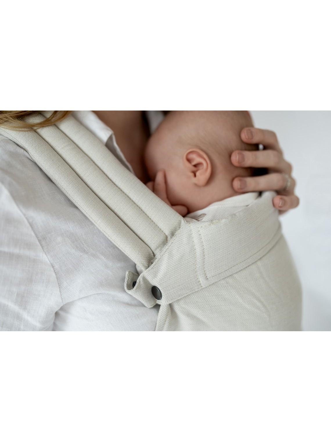 QUSY MINI 2.0 – īpaši viegls un regulējams bērnu slings QUSY MINI 2.0 – īpaši viegls un regulējams bērnu slings