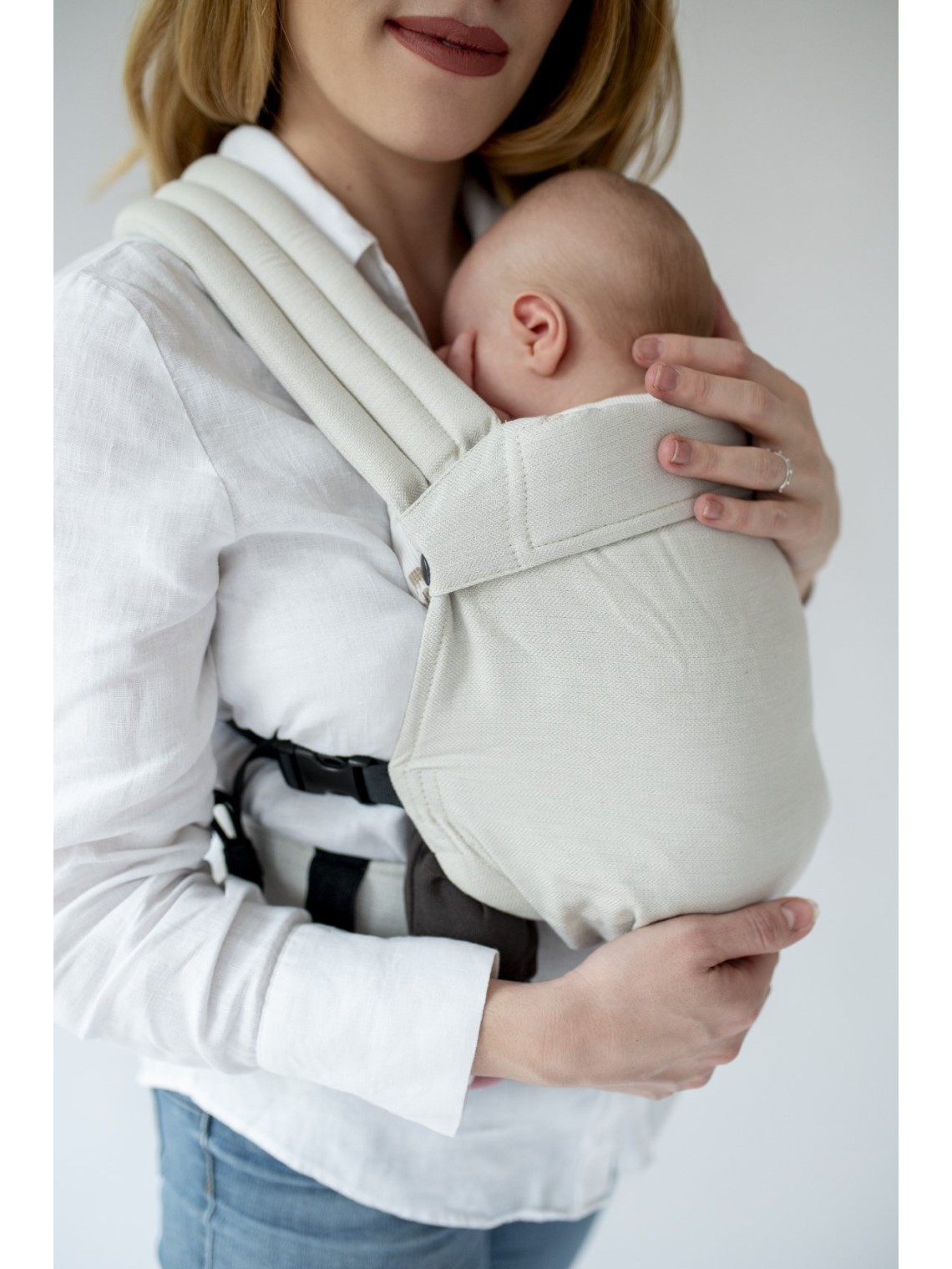 QUSY MINI 2.0 – īpaši viegls un regulējams bērnu slings QUSY MINI 2.0 – īpaši viegls un regulējams bērnu slings