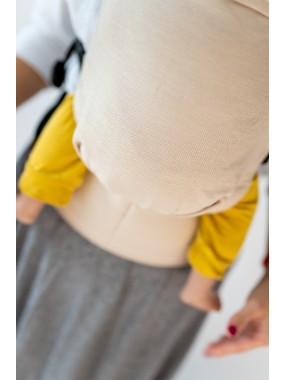 QUSY MINI 2.0 – īpaši viegls un regulējams bērnu slings QUSY MINI 2.0 – īpaši viegls un regulējams bērnu slings