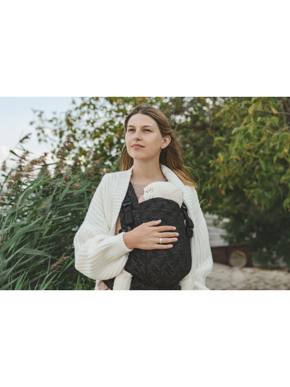 Love & Carry ONE – comfortable baby carrier from newborn