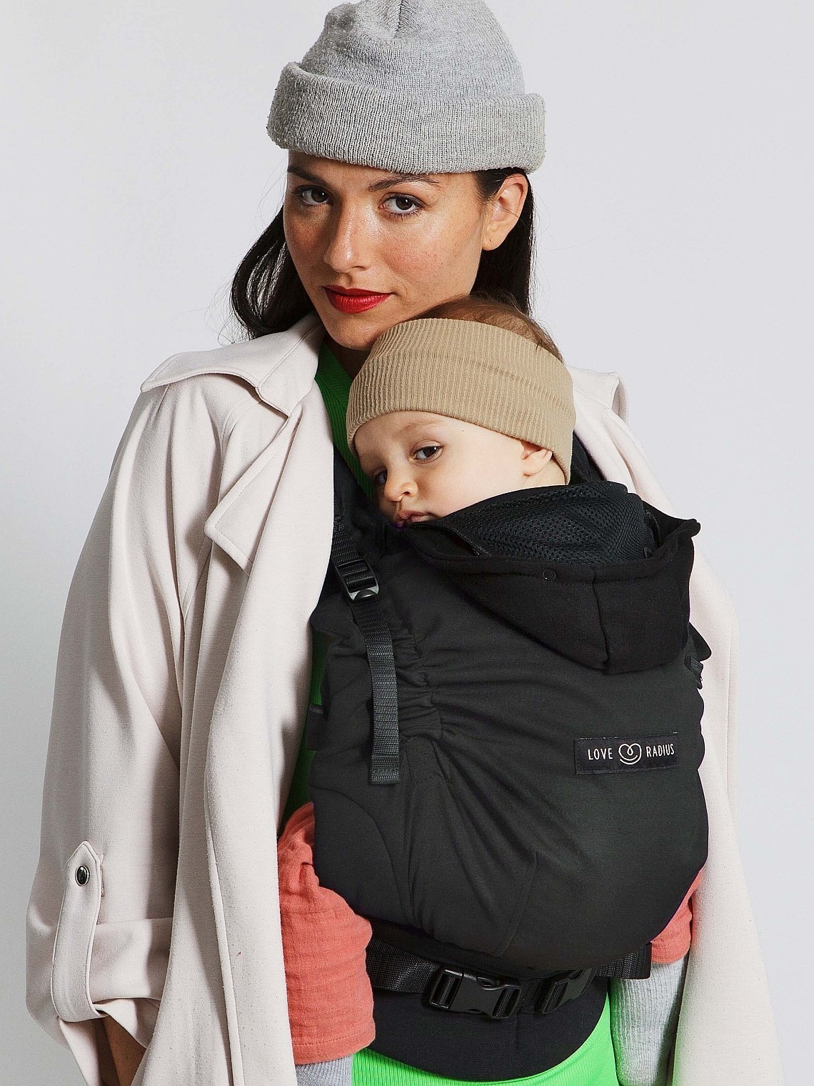 LOVE RADIUS HoodieCarrier 2 – ergonomisks slingis jau no dzimšanas LOVE RADIUS HoodieCarrier 2 – ergonomisks slingis jau no dzimšanas