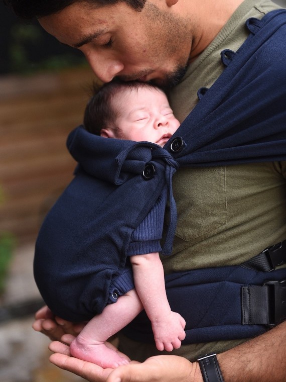 Neko Tiny – nēsātājs mazulīšiem no 2,5 kg, elastīgs audums un izvelkamas lences