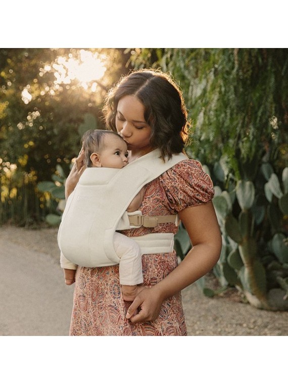 Ergobaby Embrace – soft and compact newborn carrier